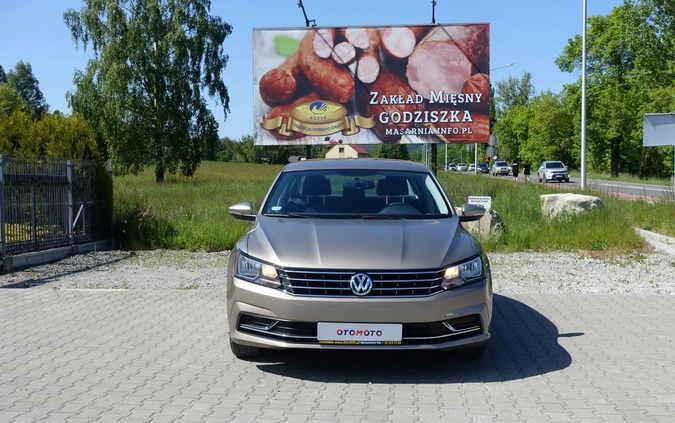 Volkswagen Passat cena 49500 przebieg: 119000, rok produkcji 2015 z Korfantów małe 326